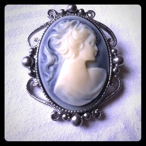 Vintage cameo Brooch